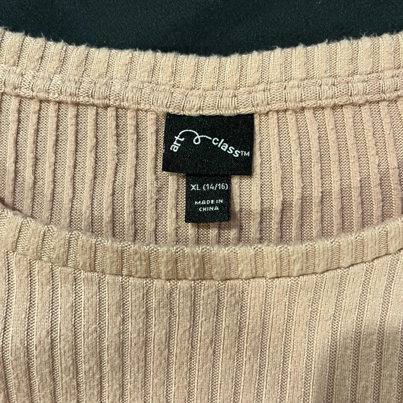 Assorted Clothes. - Picture 8 of 15